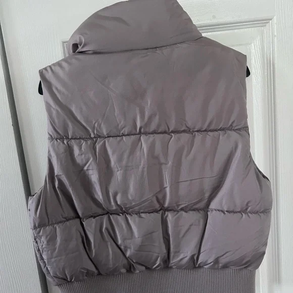 Aeropostale Cropped Puffer Vest in Soft Lavender - Picture 3 of 3